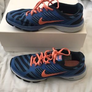 Dual fusion Nike sneakers!